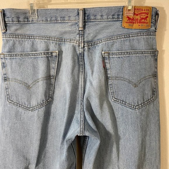 Levis Jeans Mens 36x30 Blue 550 Relaxed Fit Baggy Tapered Light Wash Denim - Picture 7 of 14